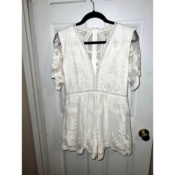 URBAN OUTFITTERS White Embroidered Short Sleeve V Neck Romper Mesh Lined Sz 6 - Picture 1 of 16